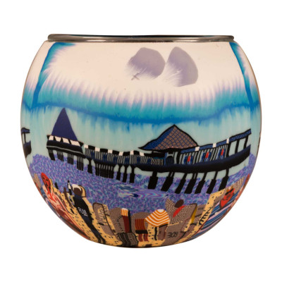 Leuchtglas 21014 Pier am Meer, Handgefertigtes Teelicht mit maritimem Motiv, Blaues Windlicht mit Knetmasse-Design - 1